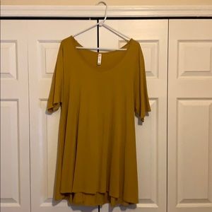 ••• LuLaRoe Perfect T 2XL •••